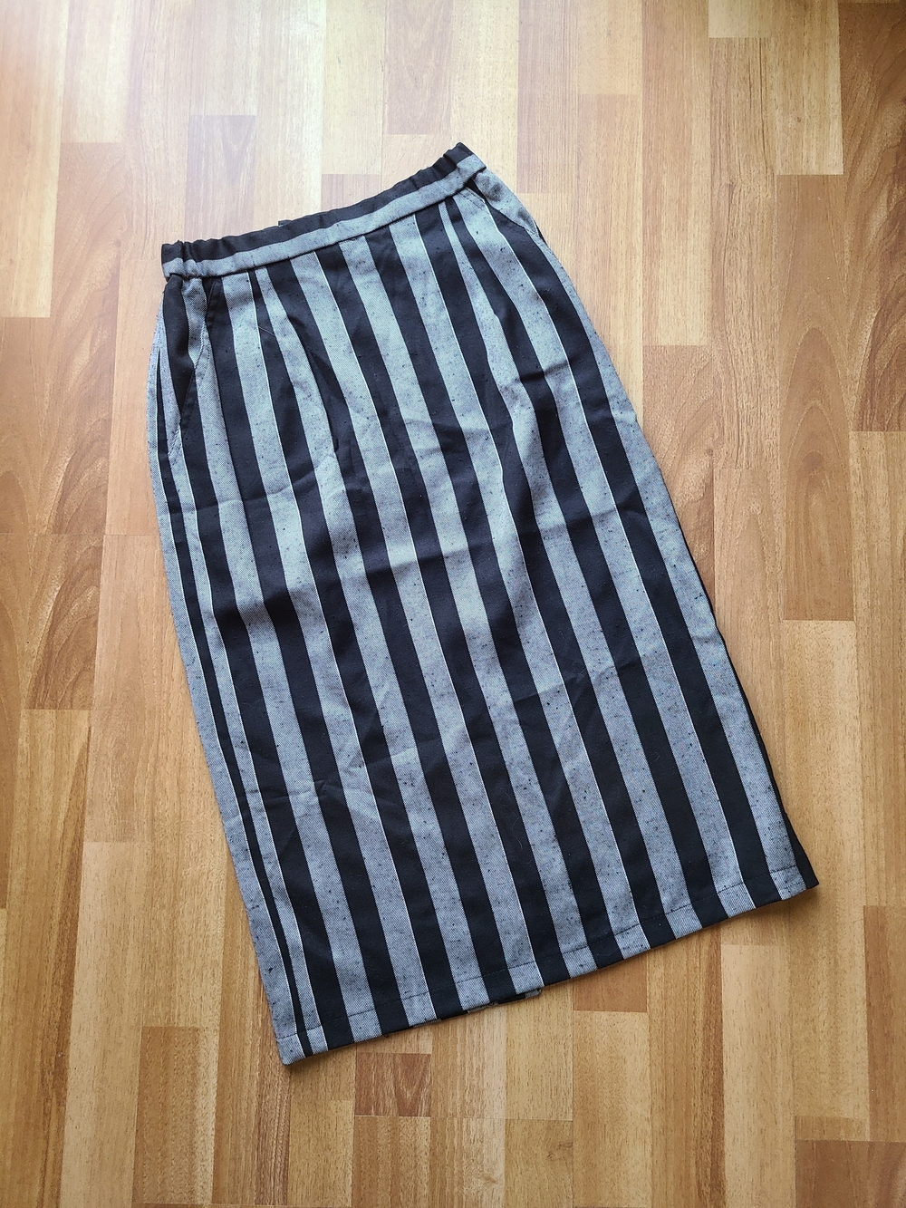 Black and Gray Vertical-Striped Pencil Skirt